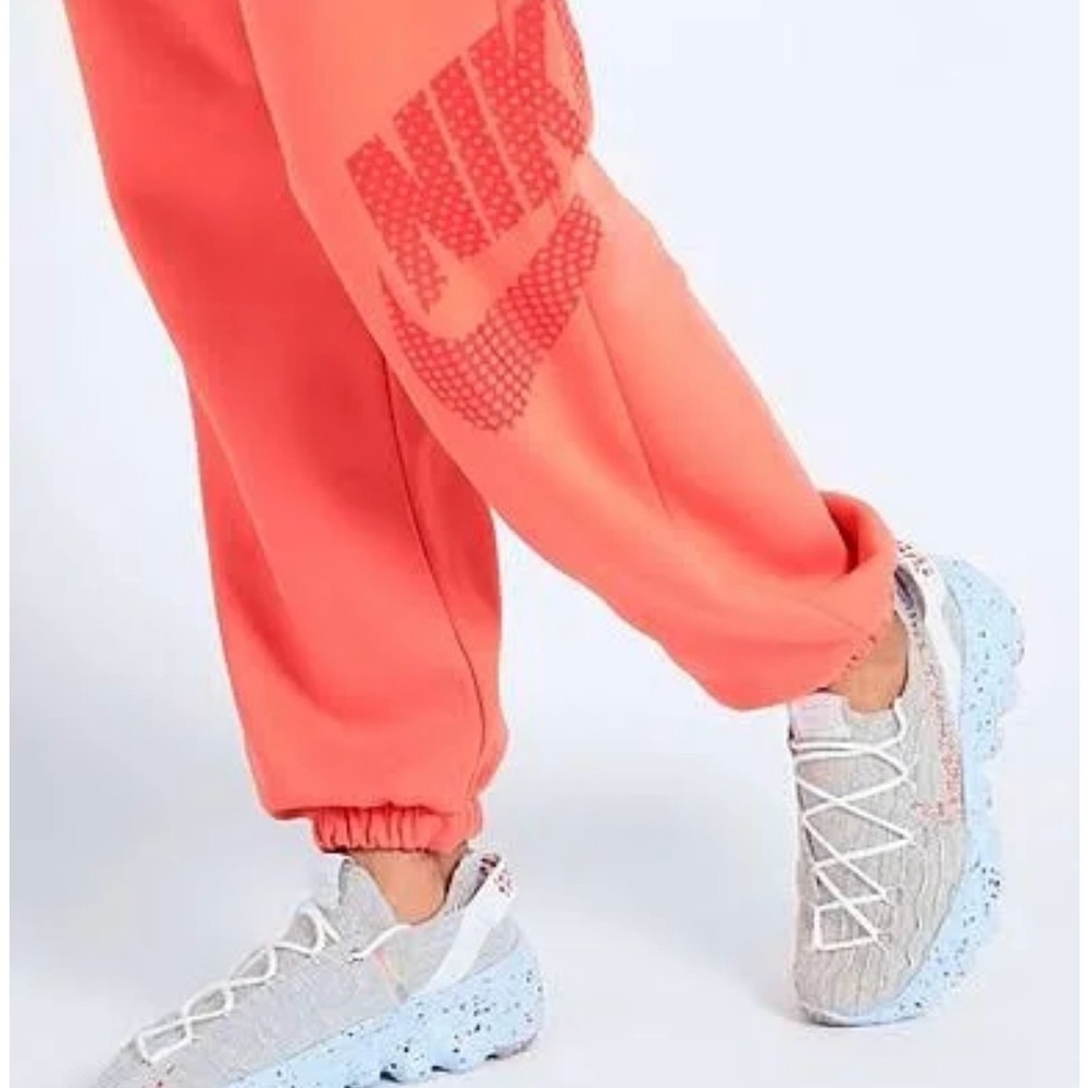 Woman’s Nike sweatpants